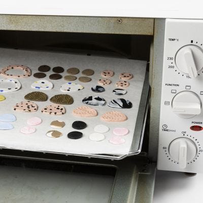 Riipusten ja helmien tekeminen hienosta polymeerimassasta