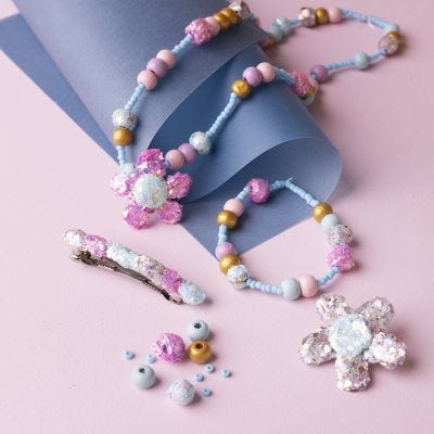Lasten korut helmistä ja Glitter clay -kimallemassasta