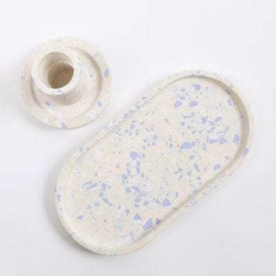 Terrazzo-hiutaleiden valmistus hartsivalusta