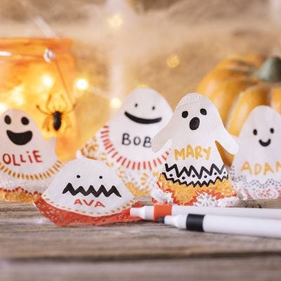 Halloween-paikkakortit 